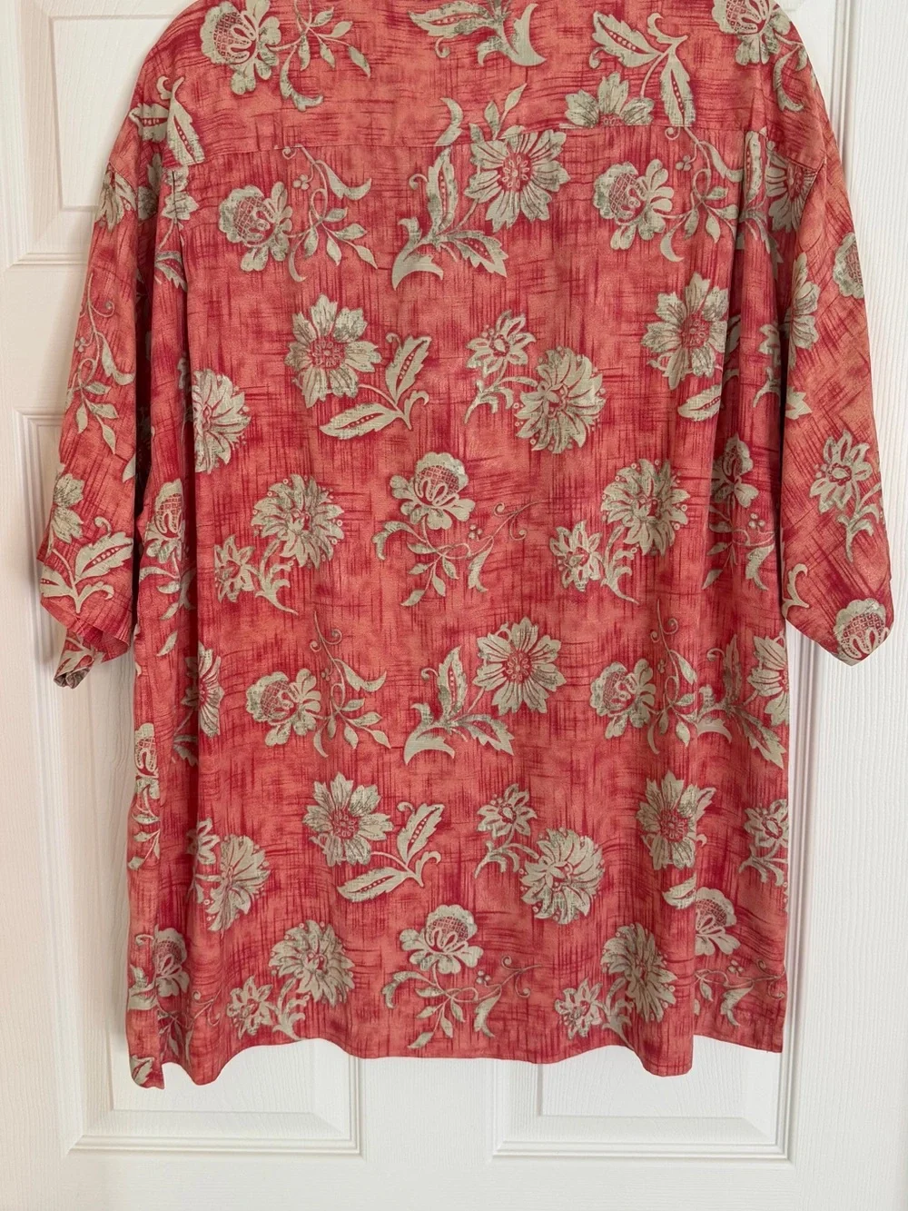 Tommy Bahama Silk Hawaiian Shirt — Very Good Condition